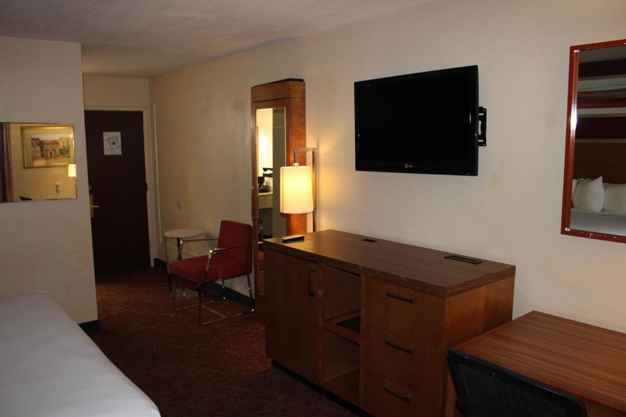 Hilltop Hotel